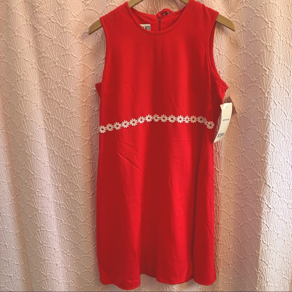 Vintage Red Sleeveless Mini Dress with White Daisy Trim